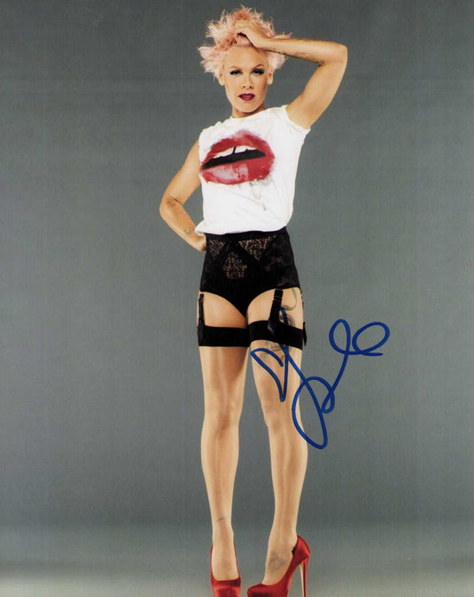 Autographed item – Pink – Pink signed photograph